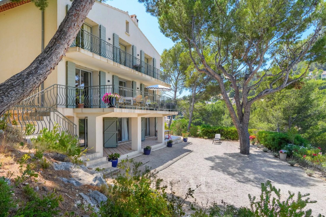 House in Saint-Cyr-sur-Mer, Provence-Alpes-Côte d'Azur, France 5 - 18438179
