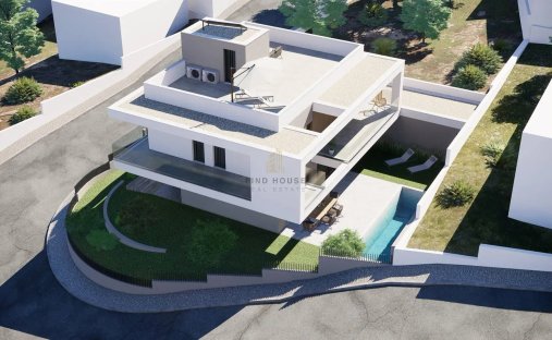 House in Loures, Lisbon, Portugal 1