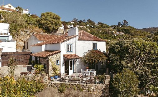 Villa in Colares, Lisbon, Portugal 1