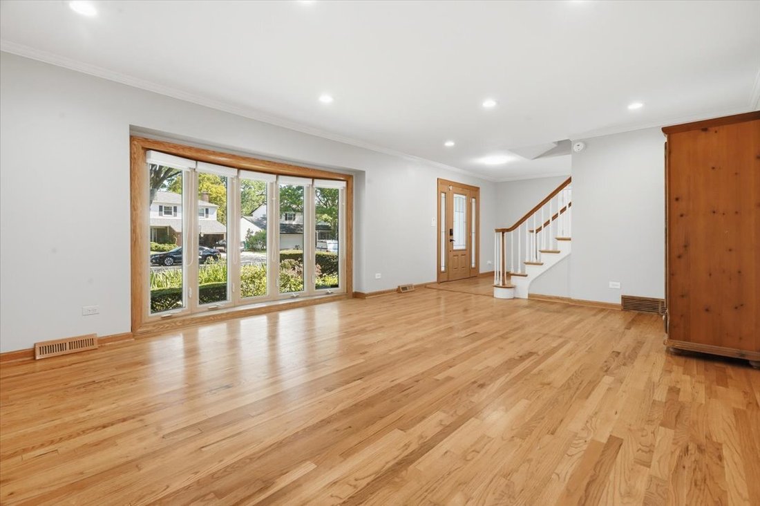House in Buffalo Grove, Illinois, United States 3 - 18437374
