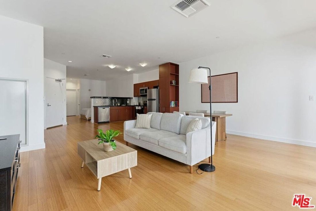 Condo in Los Angeles, California, United States 3 - 18434683