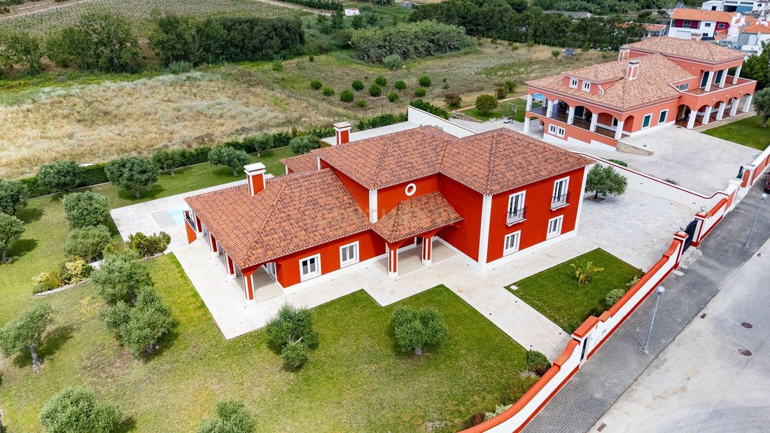 Villa in Sao Pedro da Cadeira, Lisbon, Portugal 2 - 18440983