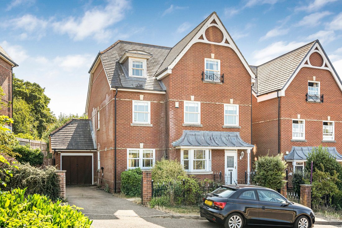 House in Guildford, England 1 - 18436268