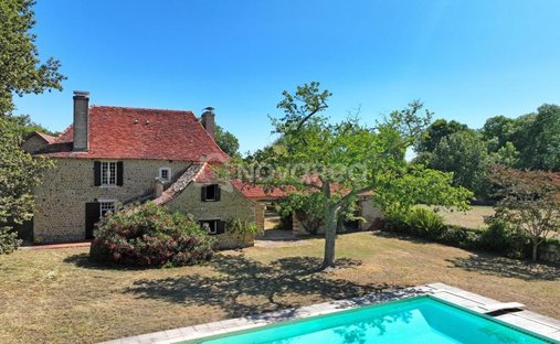 House in Buros, Nouvelle-Aquitaine, France 1