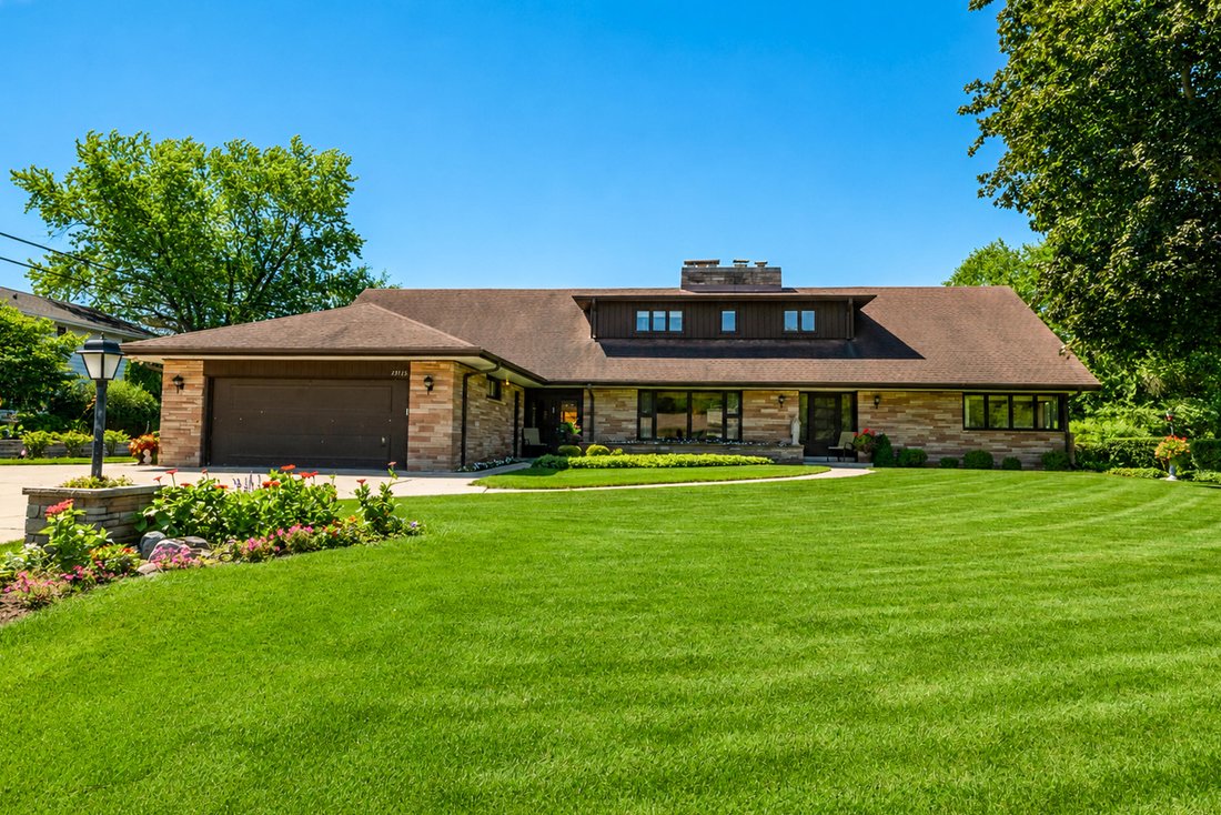 House in Elm Grove, Wisconsin, United States 1 - 18442667