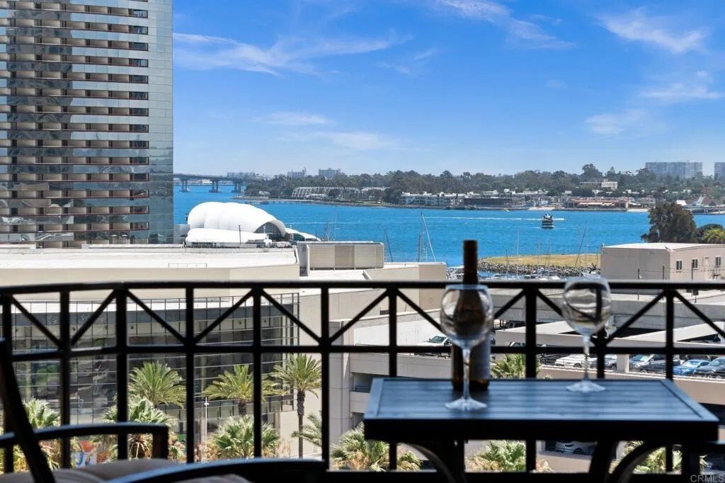 Condo in San Diego, California, United States 4 - 18437241