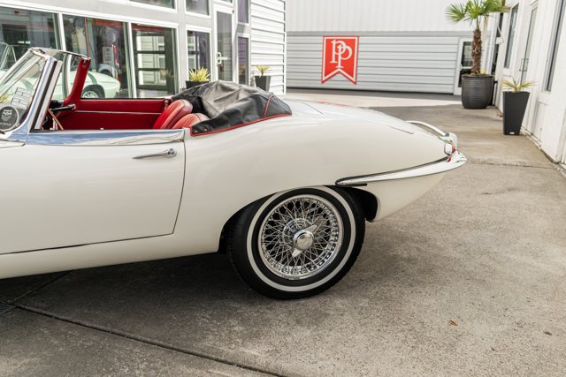 Cabriolet in Bellevue, WA, United States 5 - 18397006