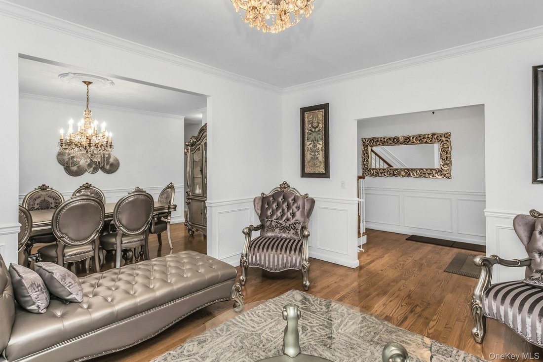 House in Bellmore, New York, United States 4 - 18440637