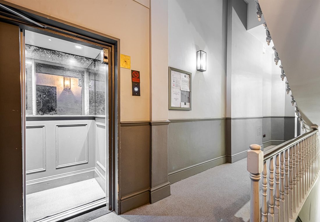 Apartment in Earls Court, Kensington And Chelsea, England 4 - 18436261