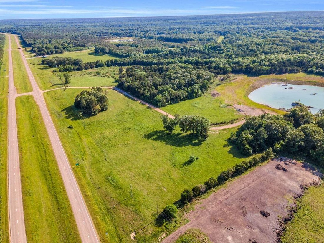 Land in Starkville, Mississippi, United States 1 - 18435543