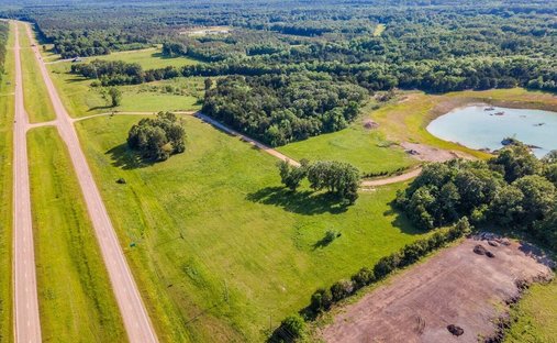 Land in Starkville, Mississippi, United States 1