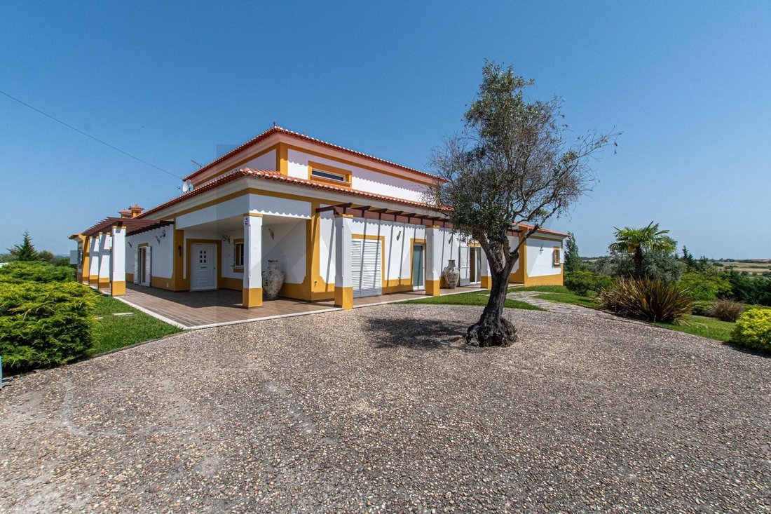 Farm Ranch in Romeira e Varzea, Santarem District, Portugal 2 - 18434754