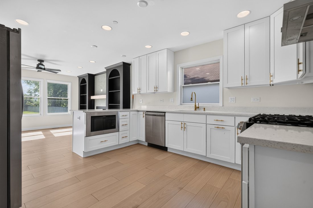 House in Des Plaines, Illinois, United States 4 - 18440346