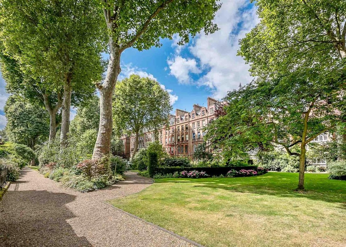 Apartment in Earls Court, Kensington And Chelsea, England 2 - 18436276