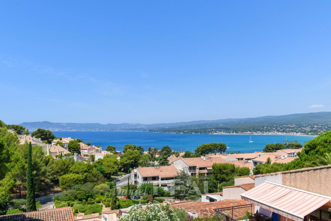House in Saint-Cyr-sur-Mer, Provence-Alpes-Côte d'Azur, France 2 - 18438179