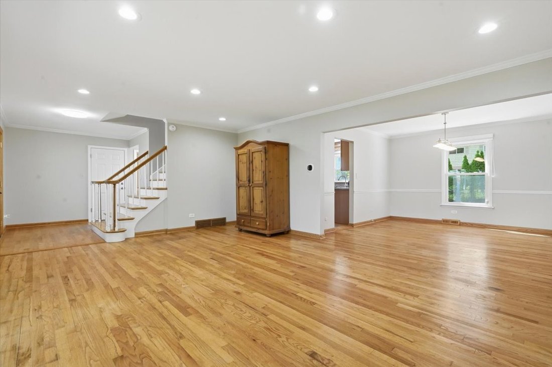 House in Buffalo Grove, Illinois, United States 5 - 18437374