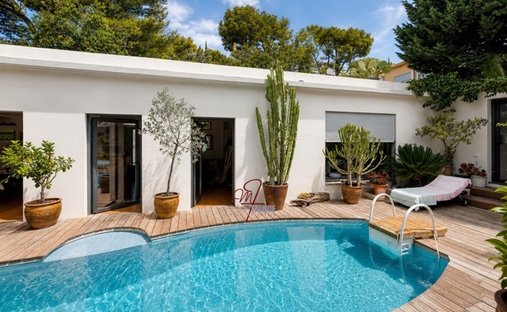 House in Peripherie, Cassis, France 1