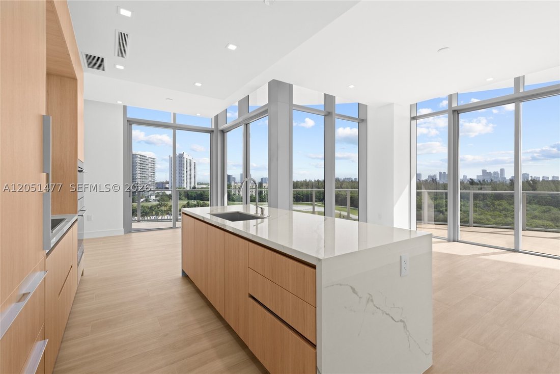 Condo in North Miami Beach, Florida, United States 5 - 18412136