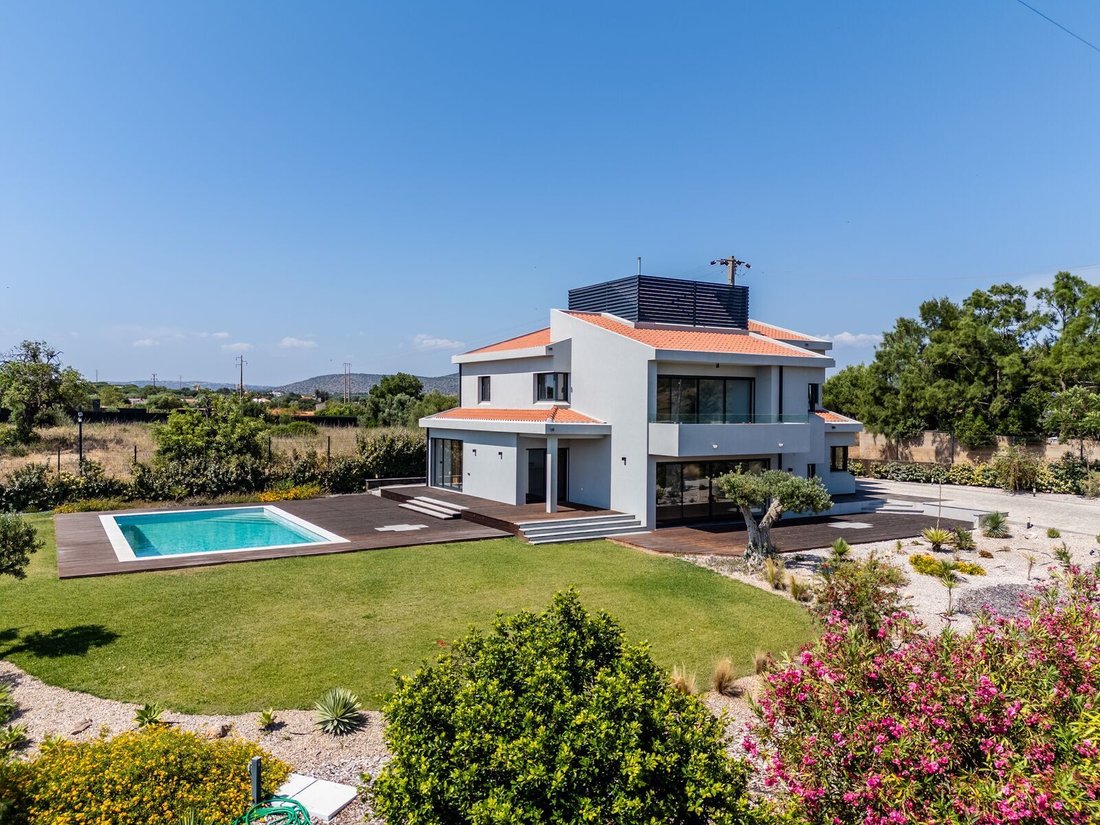 Villa in Quarteira, Algarve, Portugal 1 - 18436723