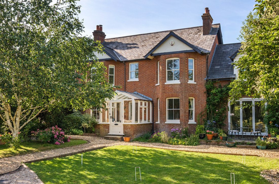 House in Sway, England 1 - 18442141