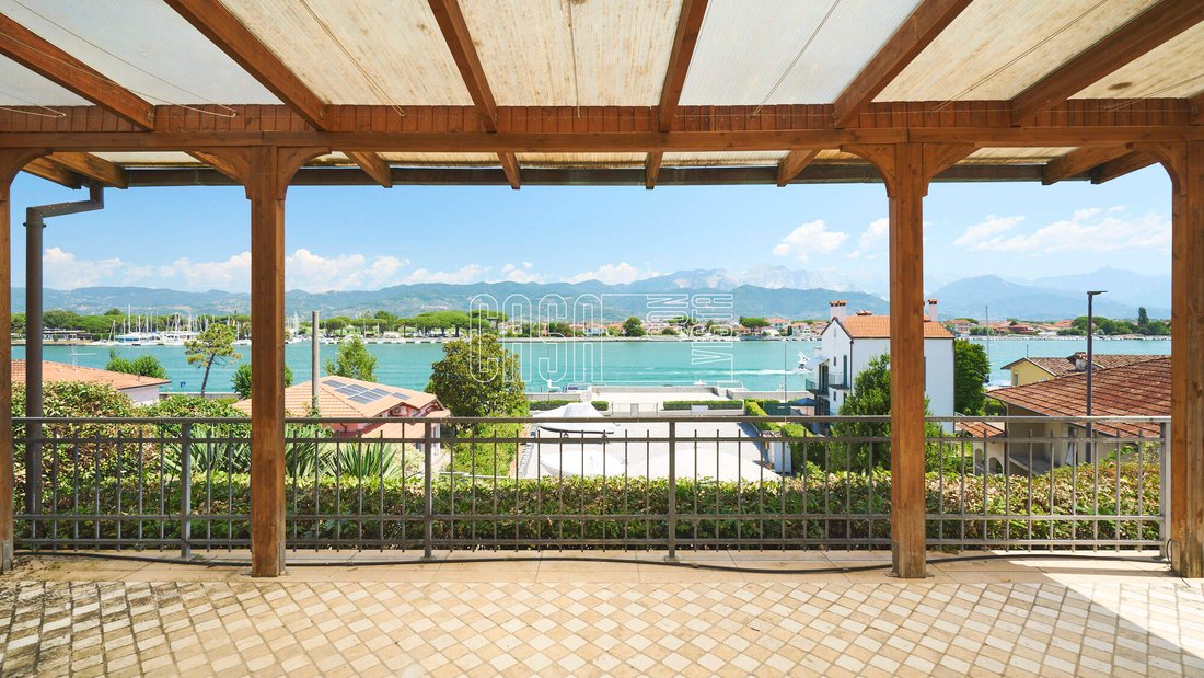 Villa in Bocca di Magra, Ameglia, Liguria 1 - 18436479