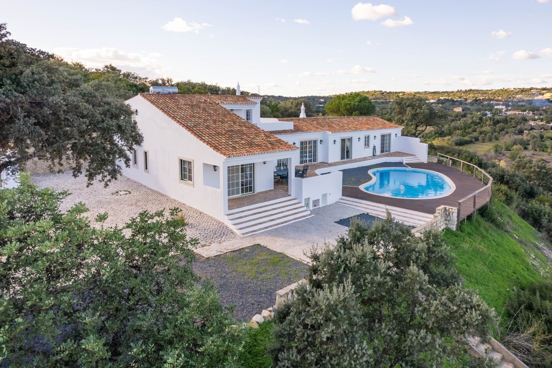 Villa in Loule (Sao Clemente), Algarve, Portugal 1 - 18435941