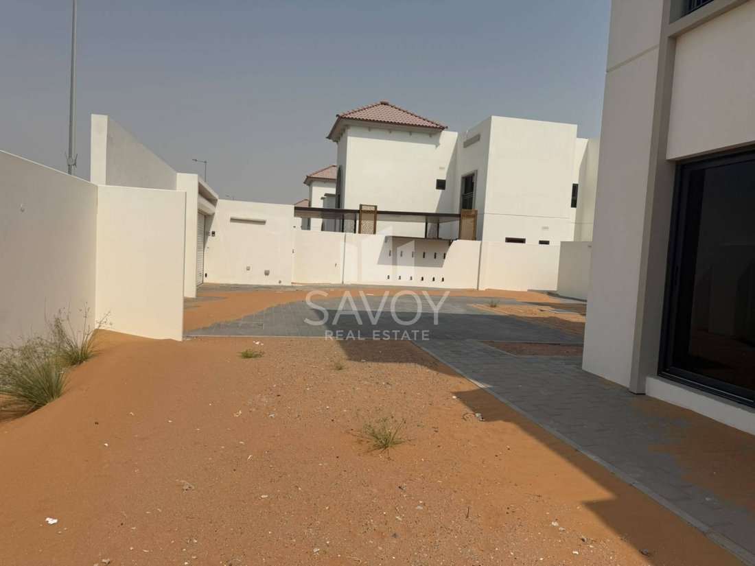 Villa in Al Shamkhah, Abu Dhabi Emirate, United Arab Emirates 1 - 18437795