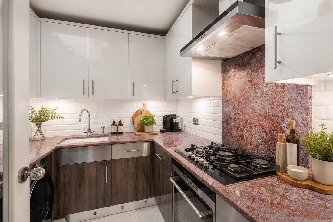 Apartment in Earls Court, Kensington And Chelsea, England 3 - 18436430