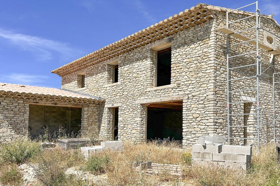House in Gordes, Provence-Alpes-Côte d'Azur, France 2 - 18413788