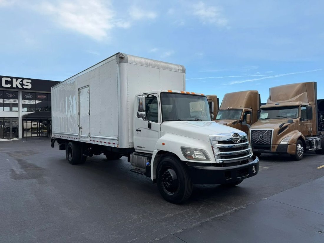 Pickup in Miami, FL, United States 3 - 18435088