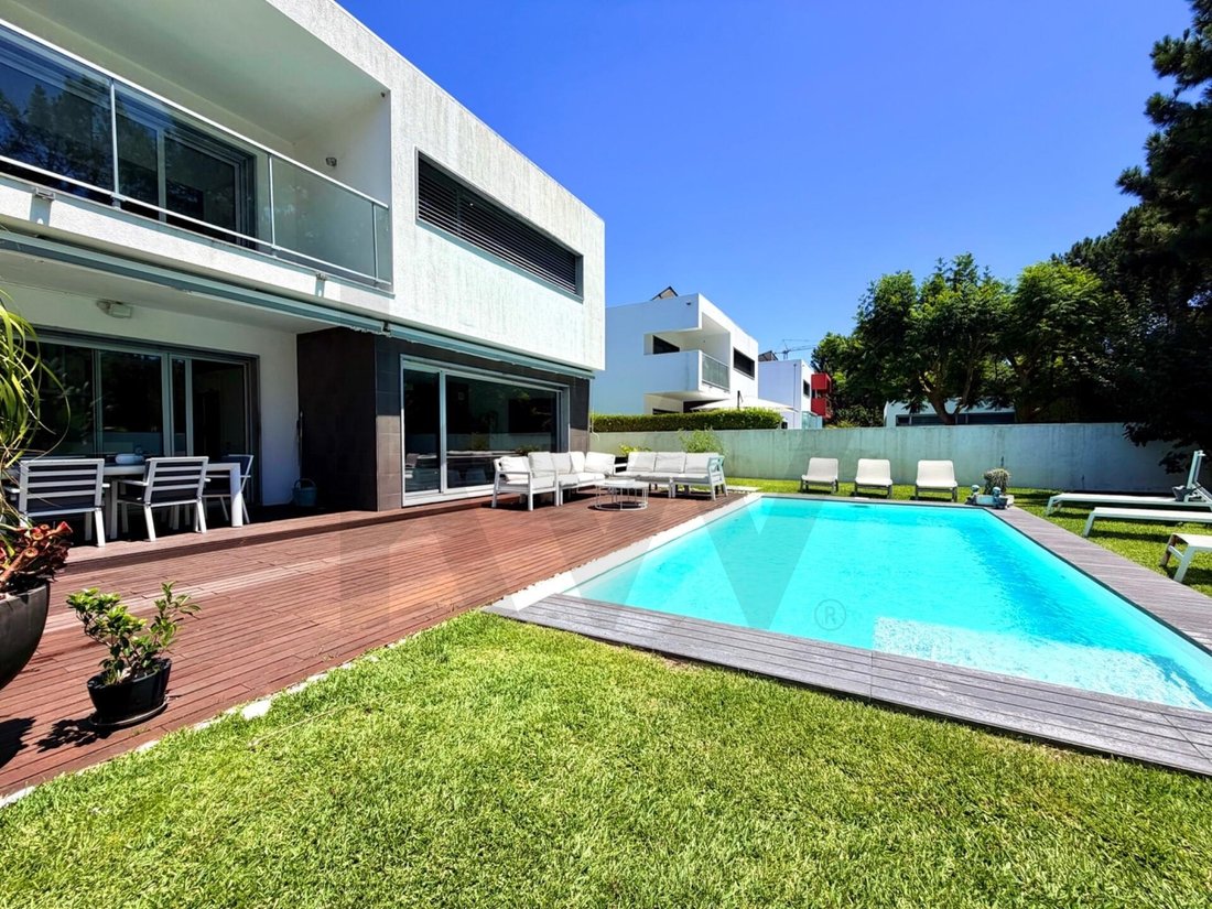 Townhouse in Santo Antonio da Charneca, Setubal, Portugal 2 - 18434797