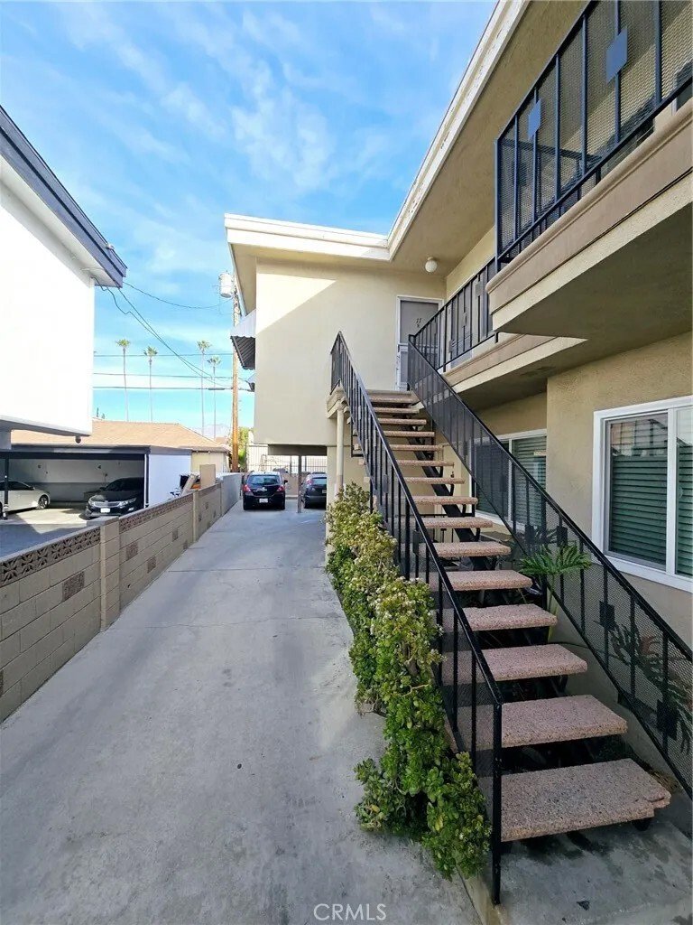 Glendale, California, United States 4 - 18439923