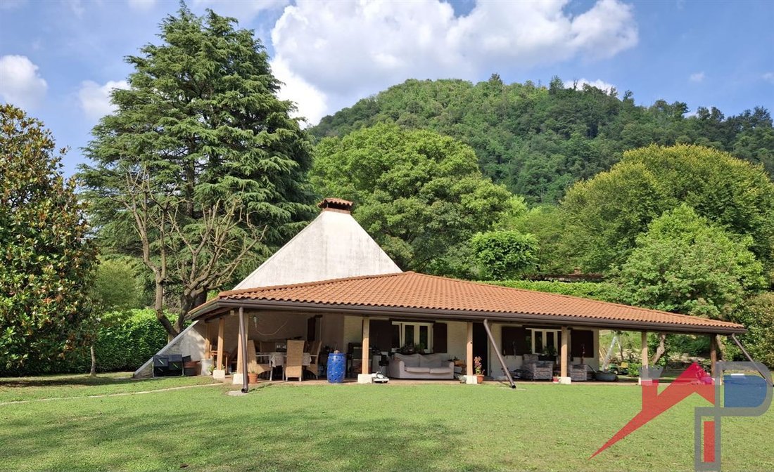 Villa in Villa d'Adda, Lombardy, Italy 1 - 18438946
