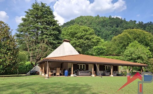 Villa in Villa d'Adda, Lombardy, Italy 1