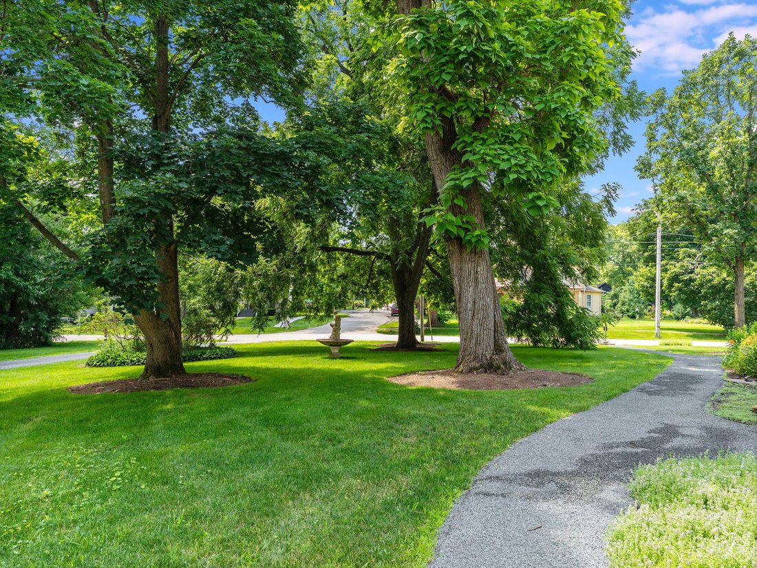 House in Spring Grove, Illinois, United States 4 - 18440347