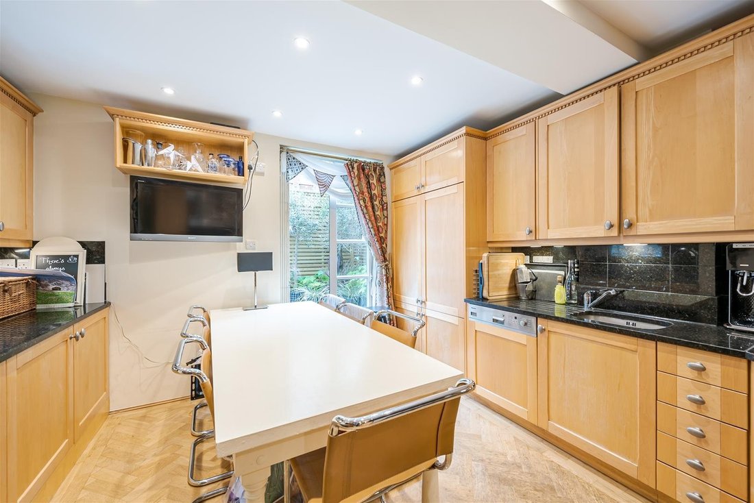 Apartment in Earls Court, Kensington And Chelsea, England 3 - 18436299