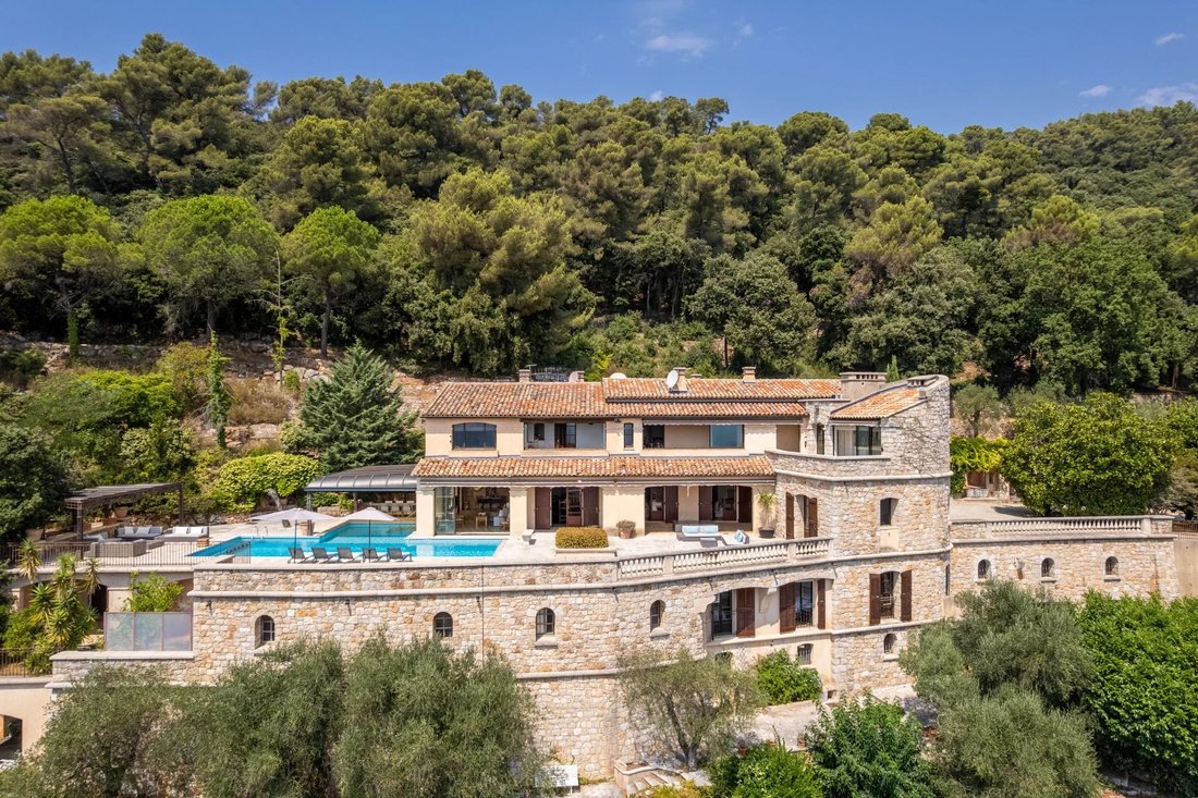 Villa in Grasse, Provence-Alpes-Côte d'Azur, France 1 - 18437244