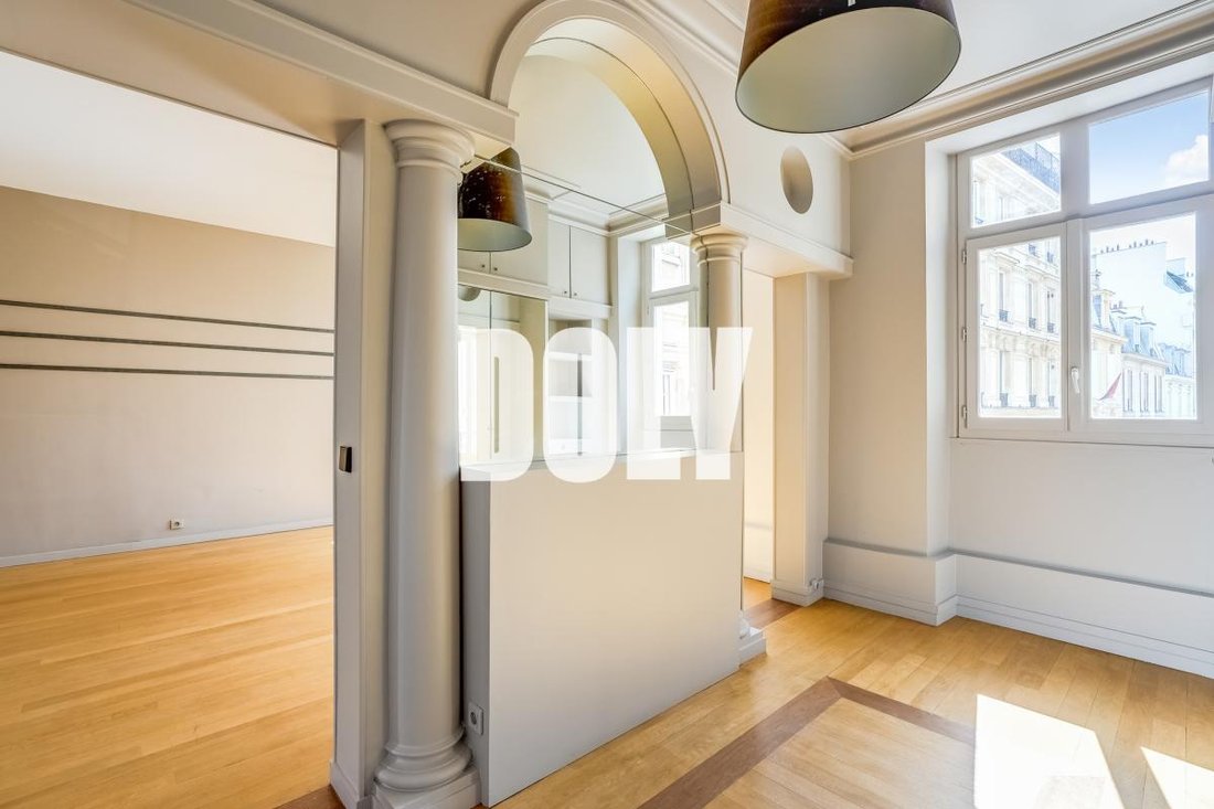 Wohnung in Triangle d'Or, Paris 8e Arrondissement, Paris 4 - 18436090