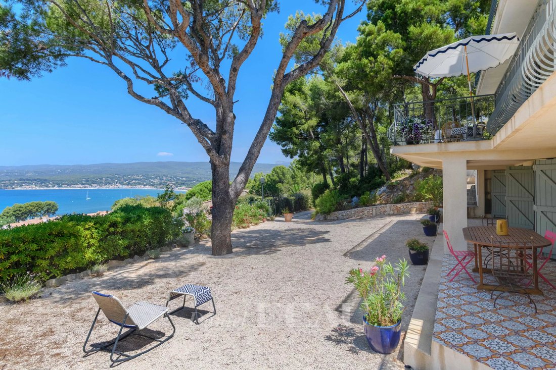 House in Saint-Cyr-sur-Mer, Provence-Alpes-Côte d'Azur, France 1 - 18438179