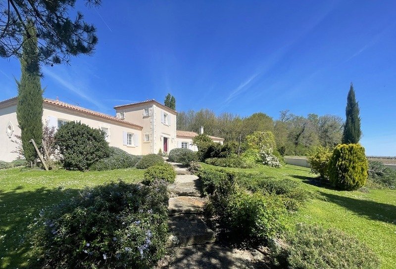 House in Cognac, Nouvelle-Aquitaine, France 1 - 18437372