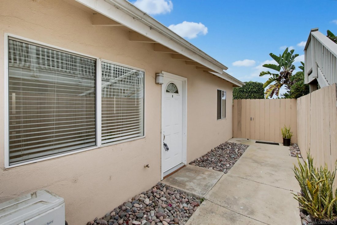 Encinitas, California, United States 5 - 18439930