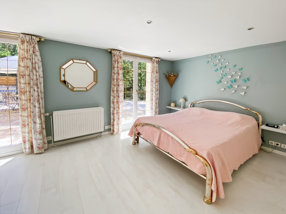 Estate in Noisy-sur-Ecole, Ile-de-France, France 5 - 18439658