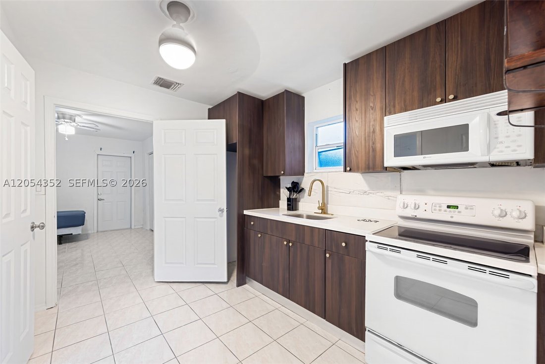House in Hallandale Beach, Florida, United States 5 - 18440023