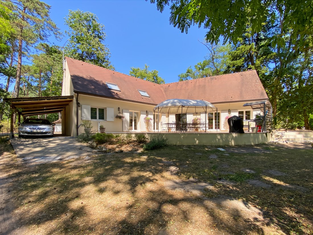 Estate in Noisy-sur-Ecole, Ile-de-France, France 1 - 18439658