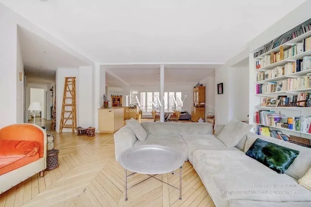 Apartment in Saint Vincent de Paul-Lariboisière, Paris 10e Arrondissement, Paris 4 - 18352702