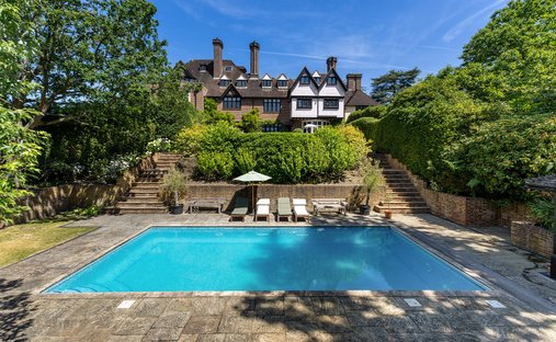 House in Brooklands, Elmbridge, England 1