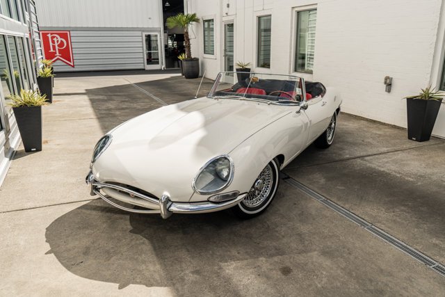 Cabriolet in Bellevue, WA, United States 3 - 18397006