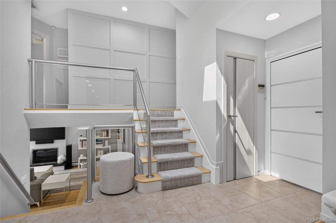 House in Syosset, New York, United States 5 - 18441543