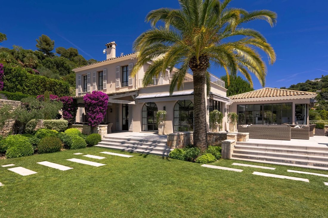 Villa in Cannes, Provence-Alpes-Côte d'Azur, France 1 - 18438172