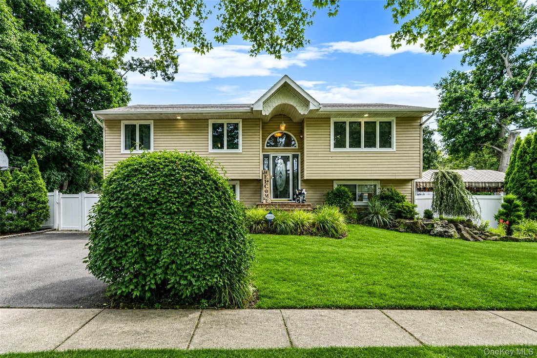 House in Commack, New York, United States 2 - 18440599